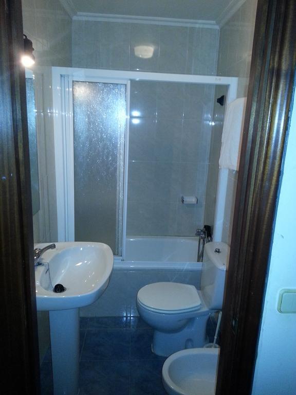 Hotel Hostal Continental Vigo Habitación foto